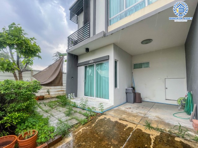 *****ทาวน์เฮ้าส์มือสองย่านนนทบุรี ม.พลีโน่ ปิ่นเกล้า-วงแหวน หลังมุม! บนเนื้อที่ 26.8 ตร.ว. ฟังก์ชัน 3 ห้องนอน 2 ห้องน้ำ 1 ที่จอดรถ แถมฟรี! 2 เครื่องปรับอากาศ บนทำเลเดินทางสะดวก เชื่อมต่อถนนหลายเส้นทาง เพียง 7 นาทีถึงจุดขึ้นทางด่วน "ศรีรัช"